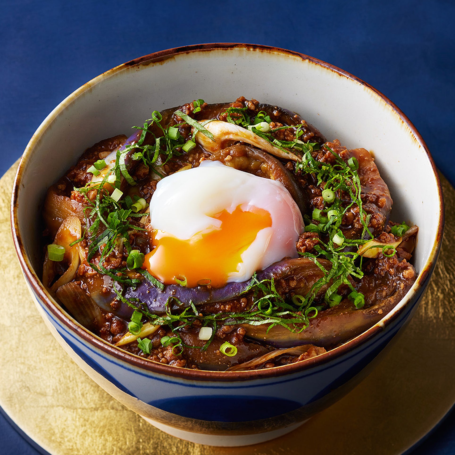秋茄子の自家製肉味噌甘辛どんぶり<br> <small>Autumn eggplant with sweet and spicy miso flavored rice bowl</small>