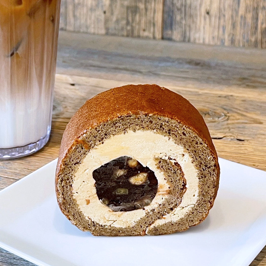 【自由が丘店限定】ほろ苦いコーヒーあんを使用したバターロールケーキや、爽やかな果物のスイーツを期間限定販売